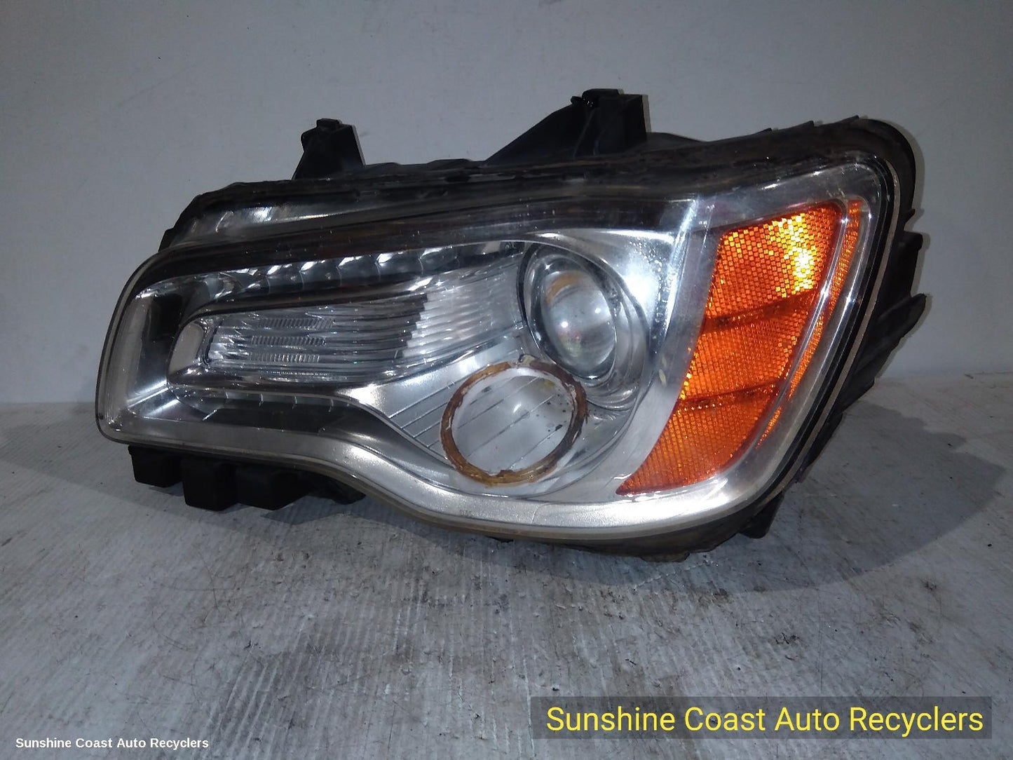 2014 Chrysler 300c Left Headlamp