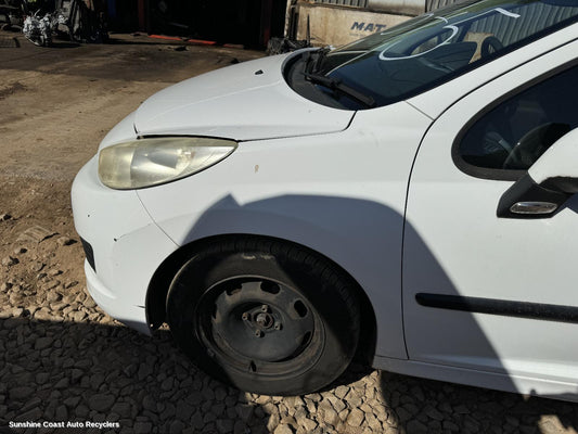 2011 Peugeot 207 Left Guard