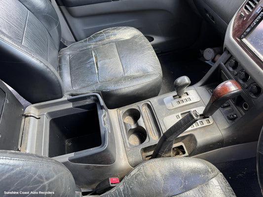 2006 Mitsubishi Pajero Console