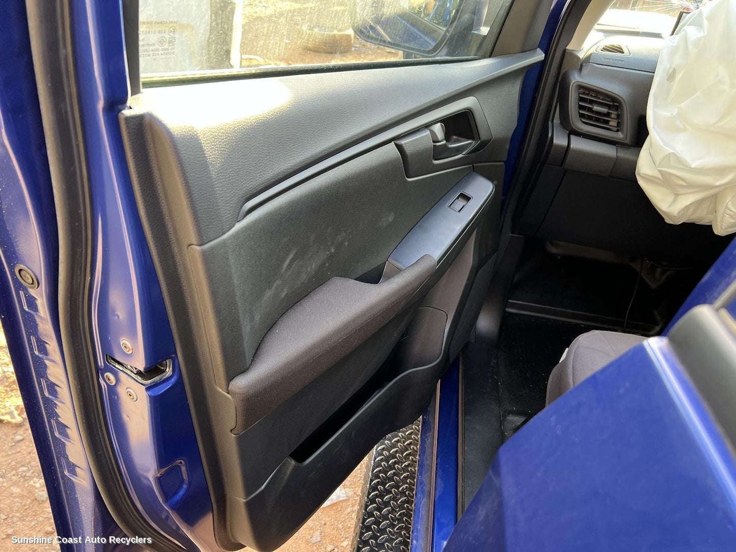 2022 Isuzu Dmax Left Front Window Reg Motor