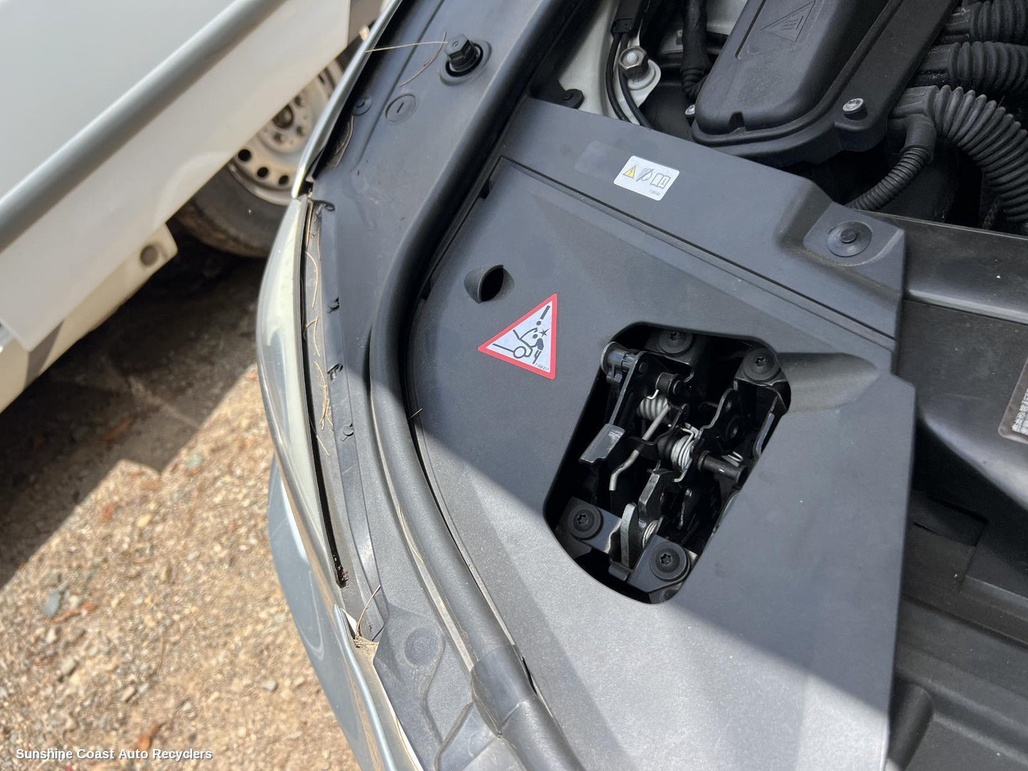 2011 Bmw 7 Series Bonnet Lock Support