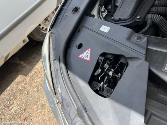 2011 Bmw 7 Series Bonnet Lock Support