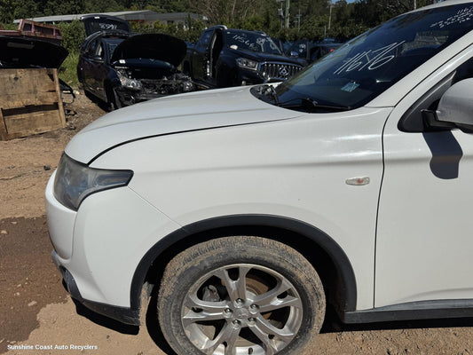 2014 Mitsubishi Outlander Left Guard