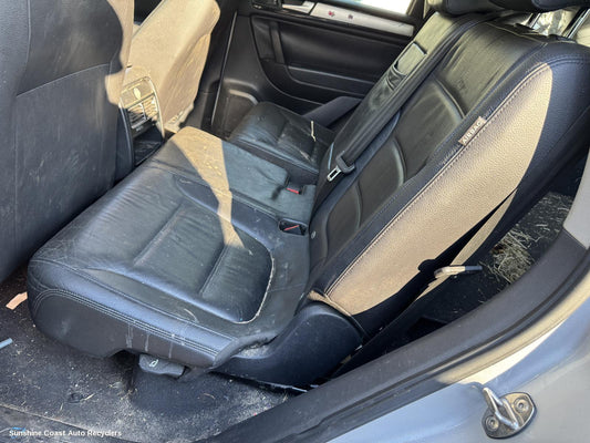 2011 Volkswagen Touareg 2nd Seat  Rear Seat