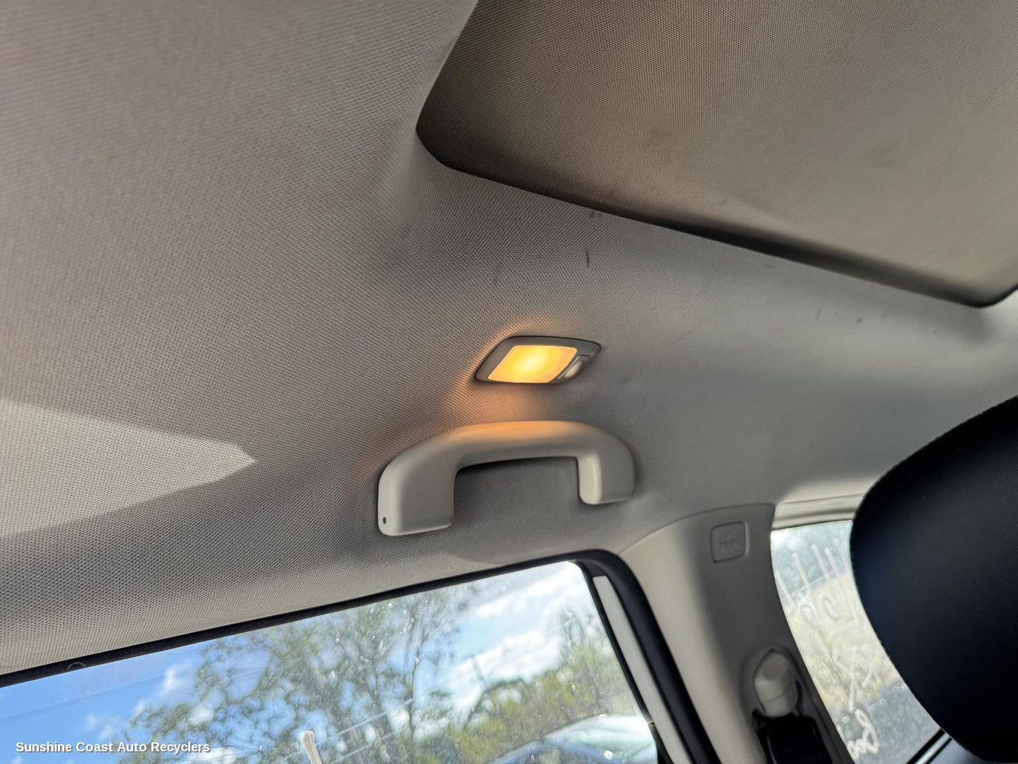 2016 Nissan Pathfinder Courtesy Light