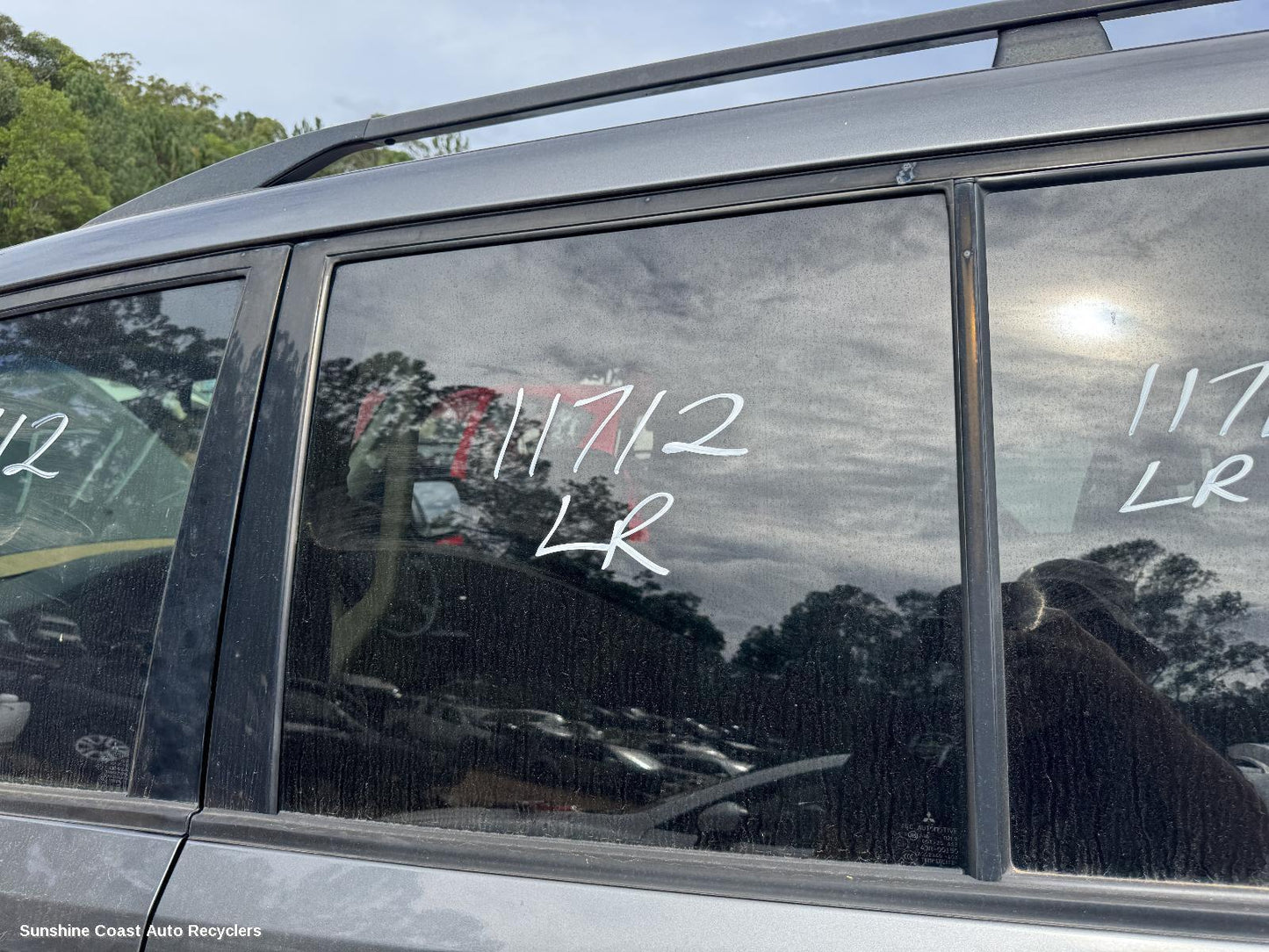 2014 Mitsubishi Pajero Left Rear Door Window