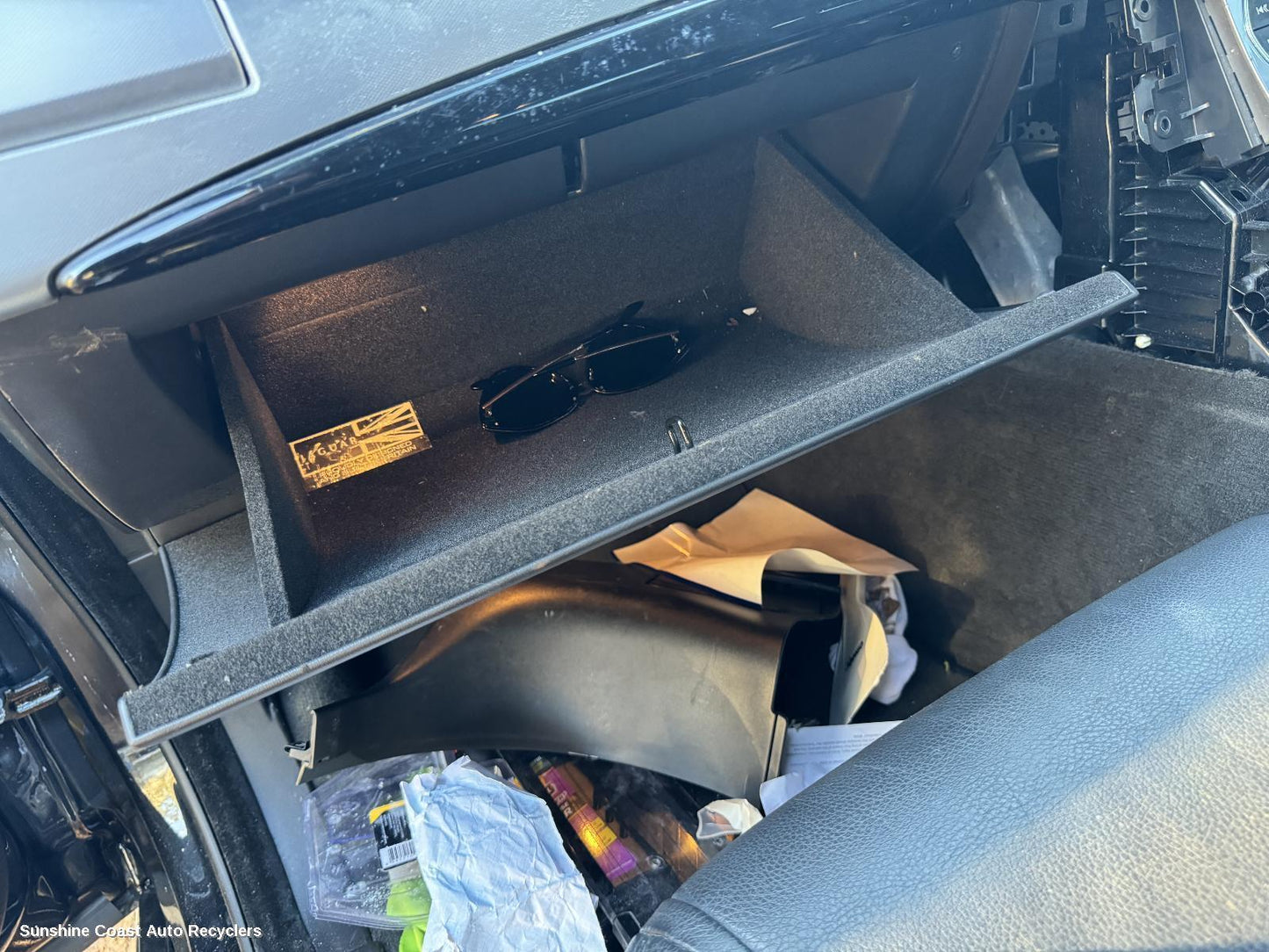 2015 Jaguar Xf Glove Box