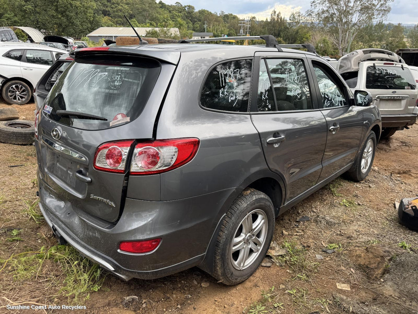 2011 Hyundai Santa Fe Bonnet Release
