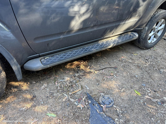 2010 Nissan Pathfinder Side Step Skirt
