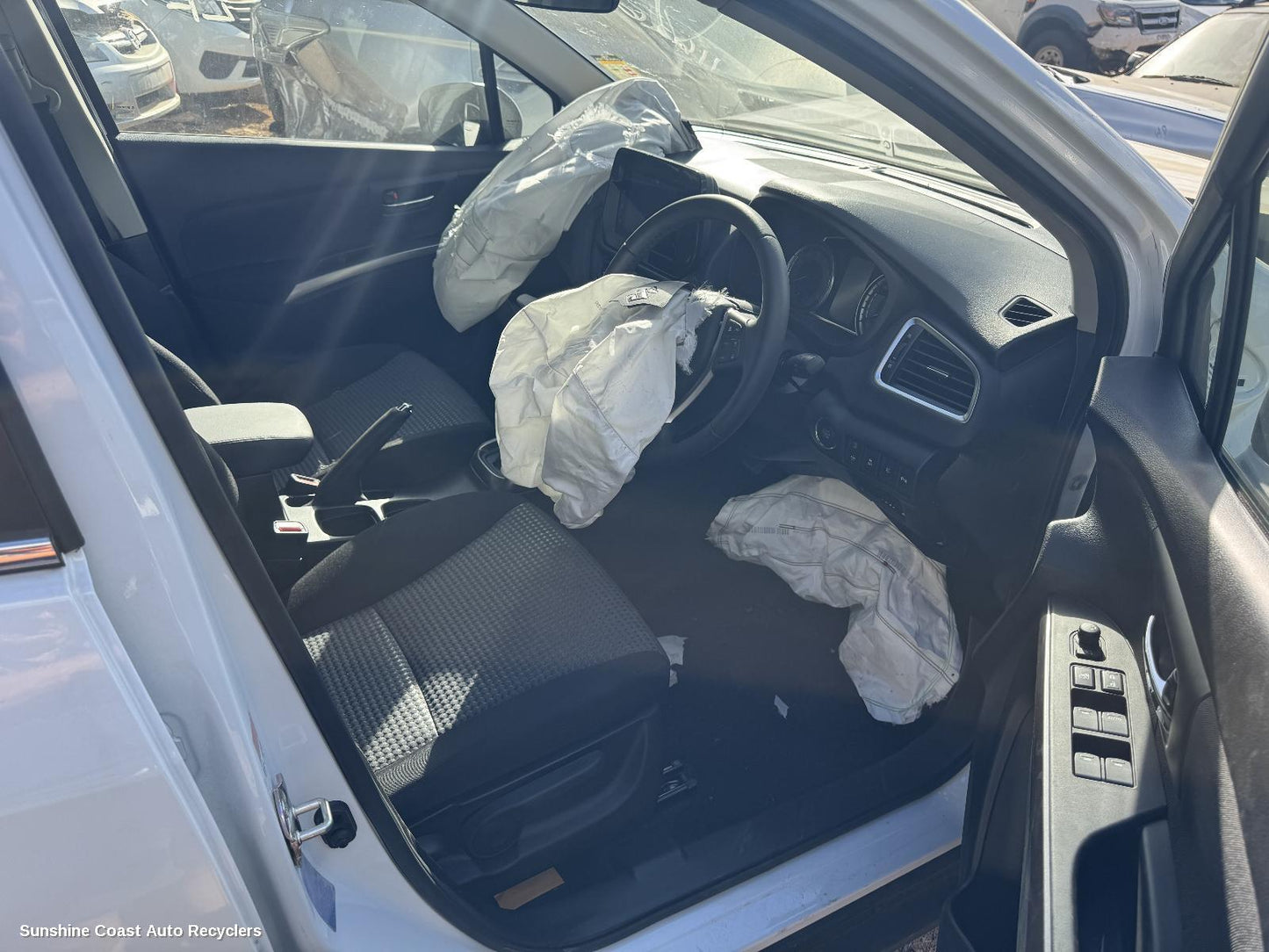 2023 Suzuki S-cross Left Front 1 4 Door Glass