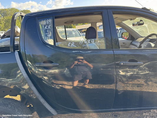 2008 Mitsubishi Triton Right Rear Door Window
