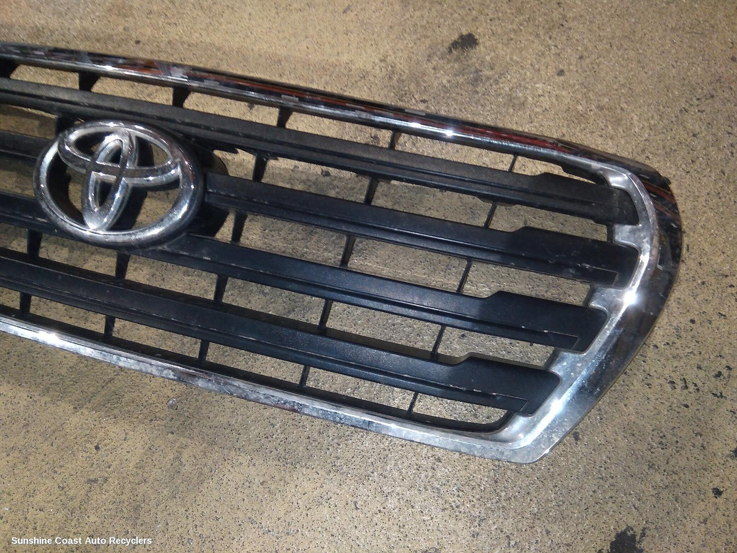 2012 Toyota Landcruiser Grille