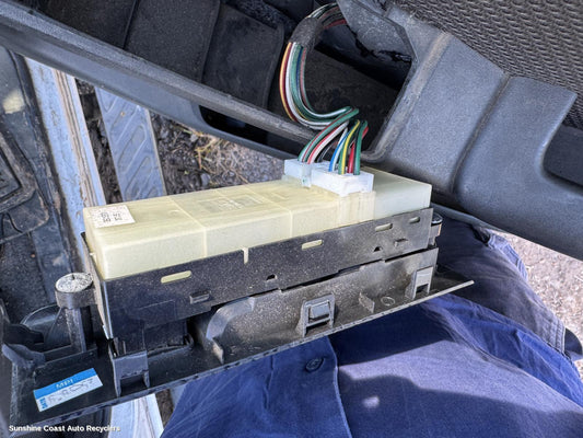 2010 Nissan Navara Pwr Dr Wind Switch