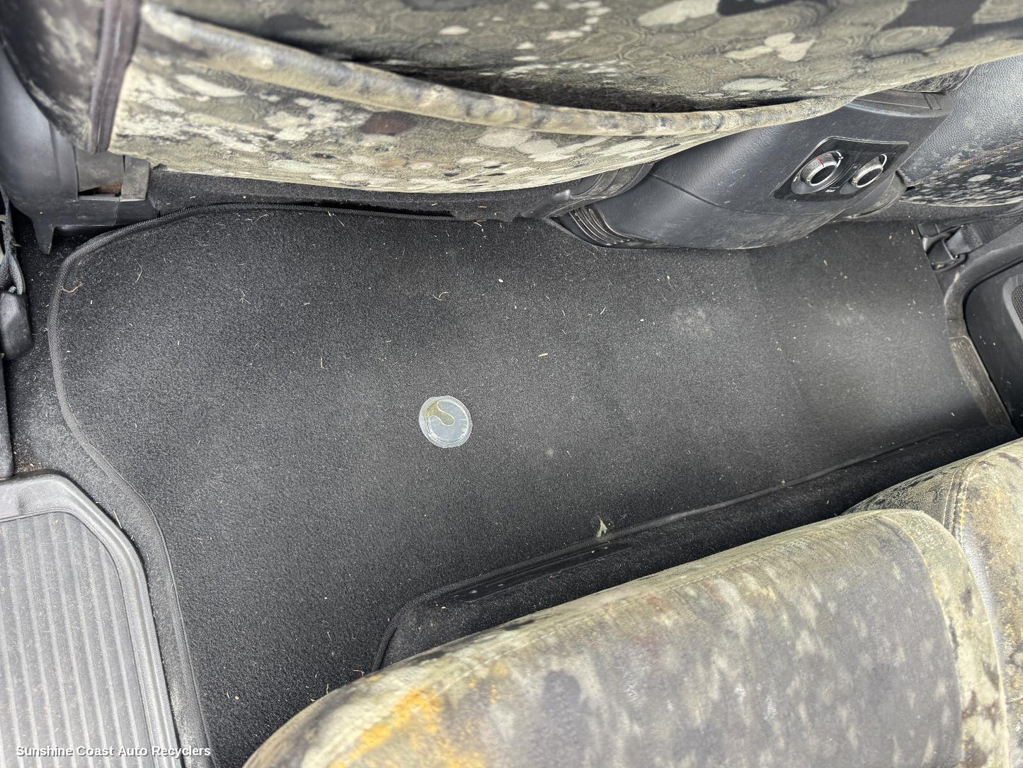 2014 Mitsubishi Pajero Floor Mats