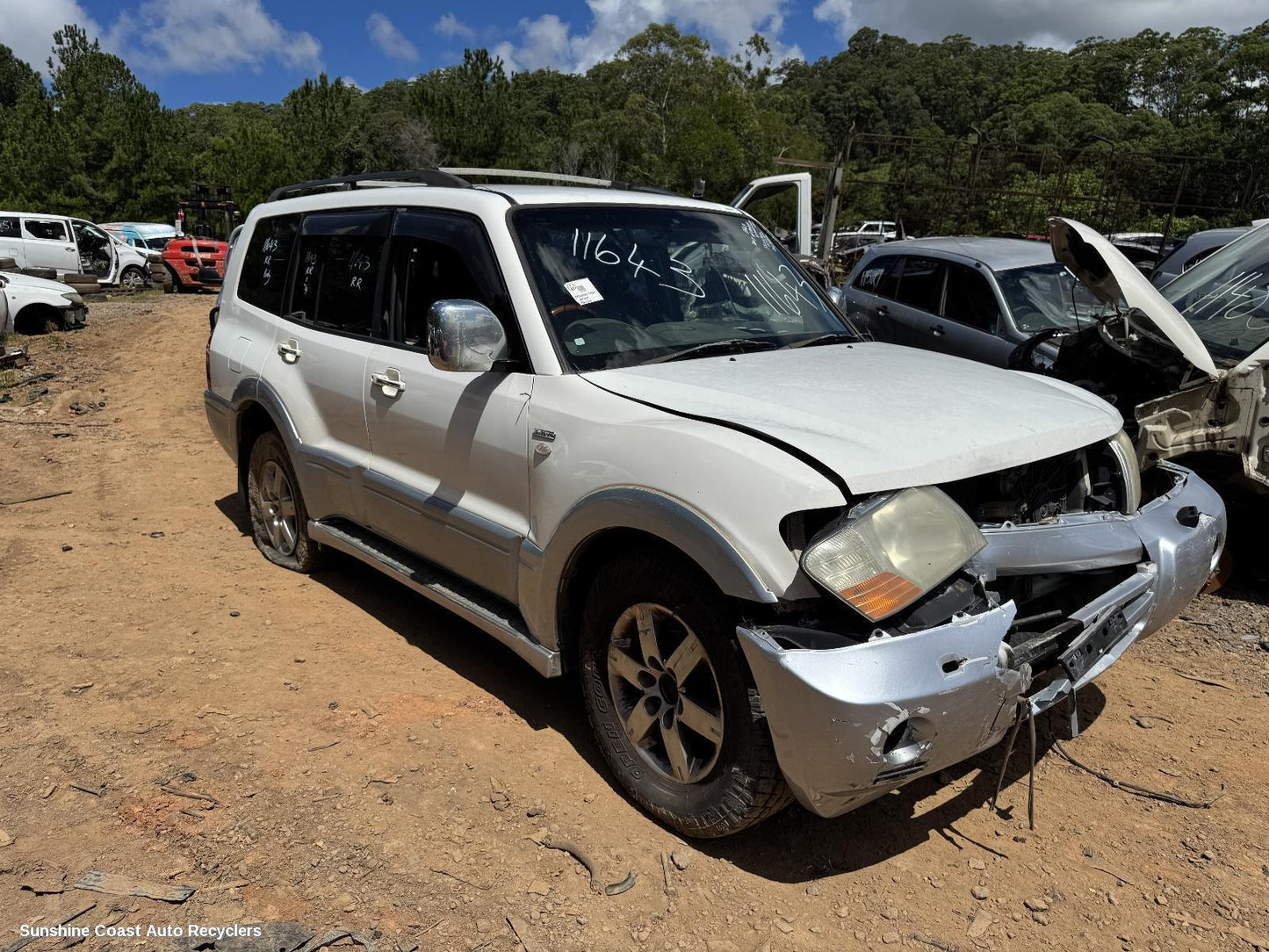 2006 Mitsubishi Pajero Console