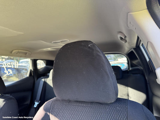 2015 Nissan Qashqai Headrest