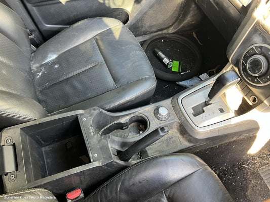 2015 Isuzu Mu-x Console