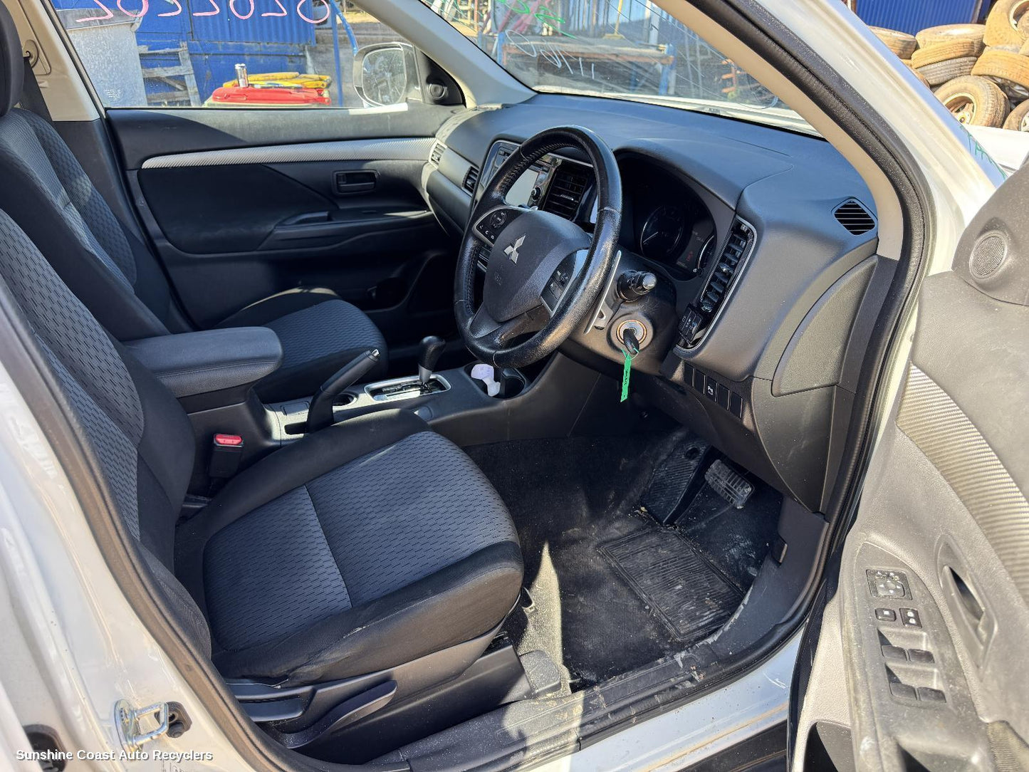 2012 Mitsubishi Outlander Left Front Door