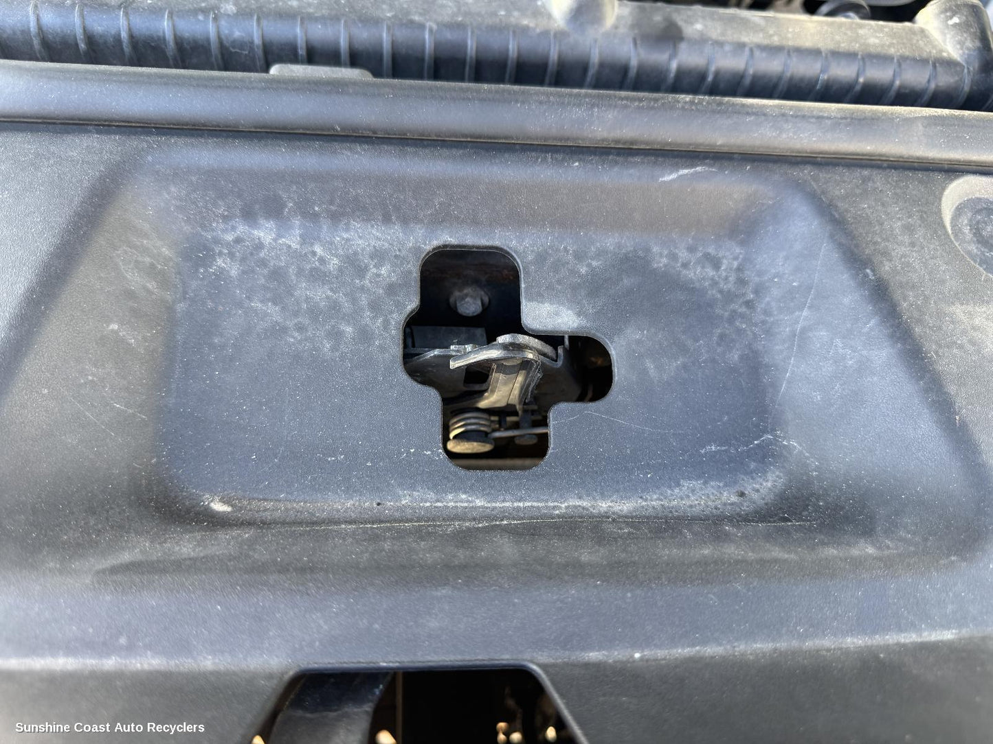 2018 Ldv T60 Bonnet Lock Support