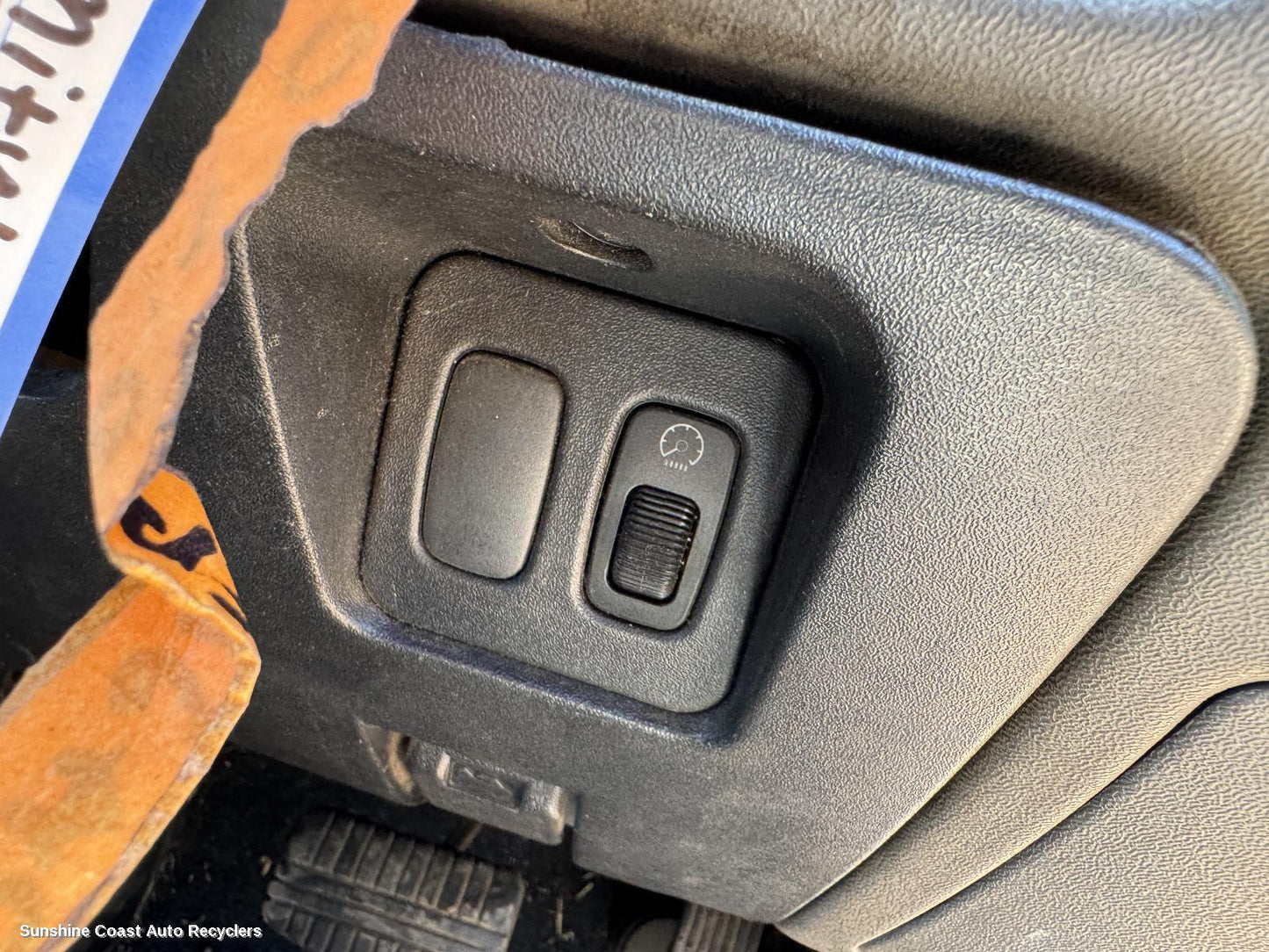 2006 Mitsubishi Pajero Misc Switch Relay