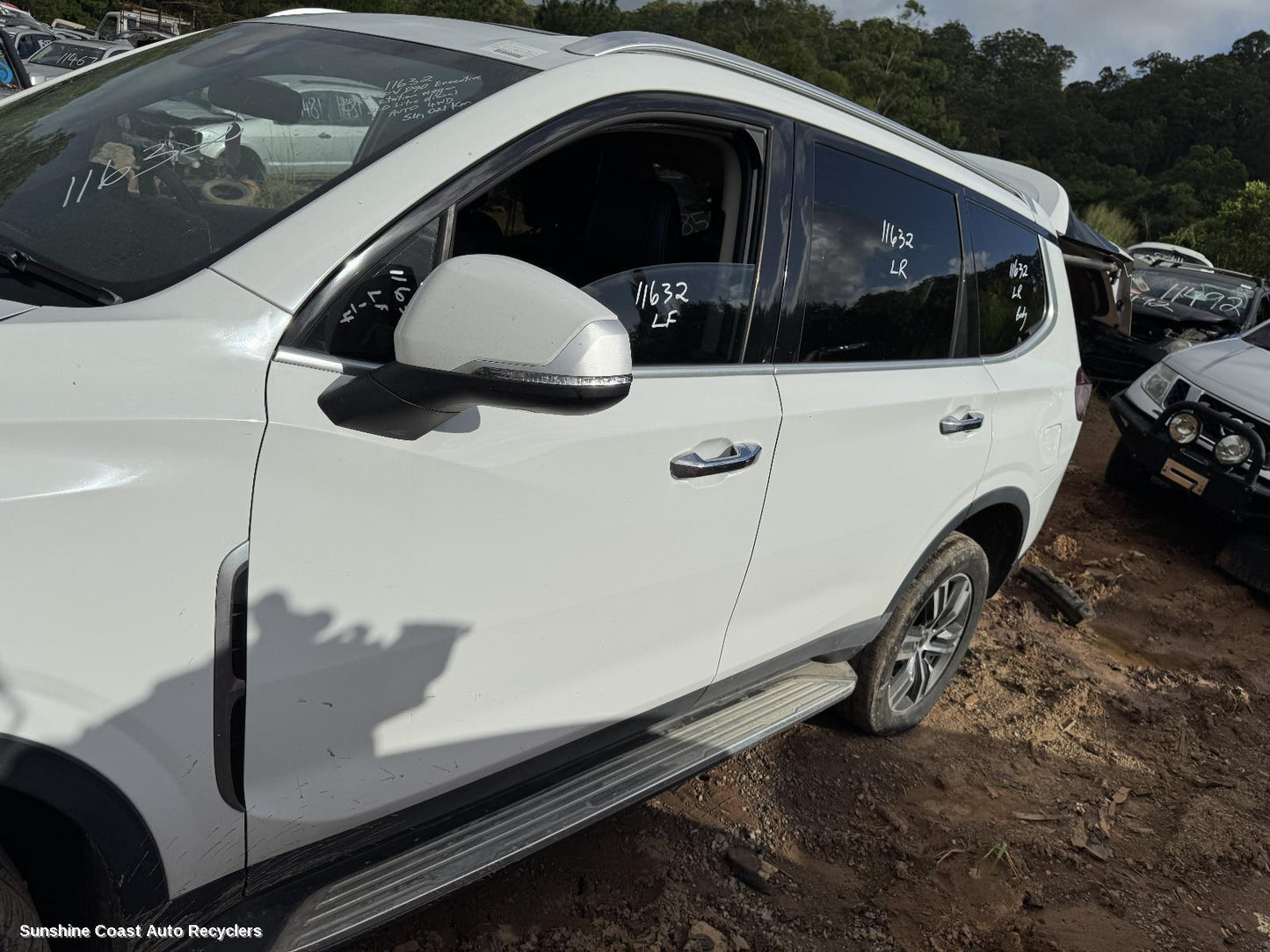 2022 Ldv D90 Left Front Door Window