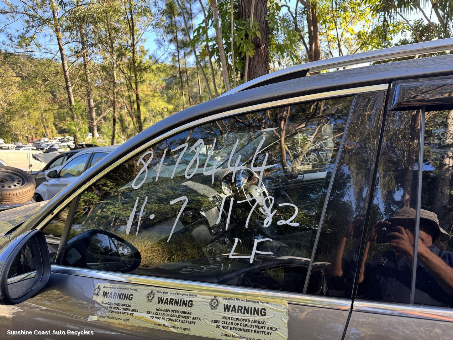 2012 Volkswagen Touareg Left Front Door Window