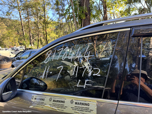 2012 Volkswagen Touareg Left Front Door Window