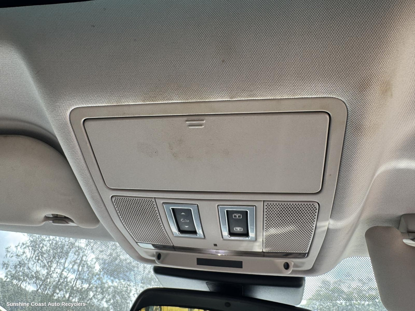 2016 Jaguar F Pace Courtesy Light