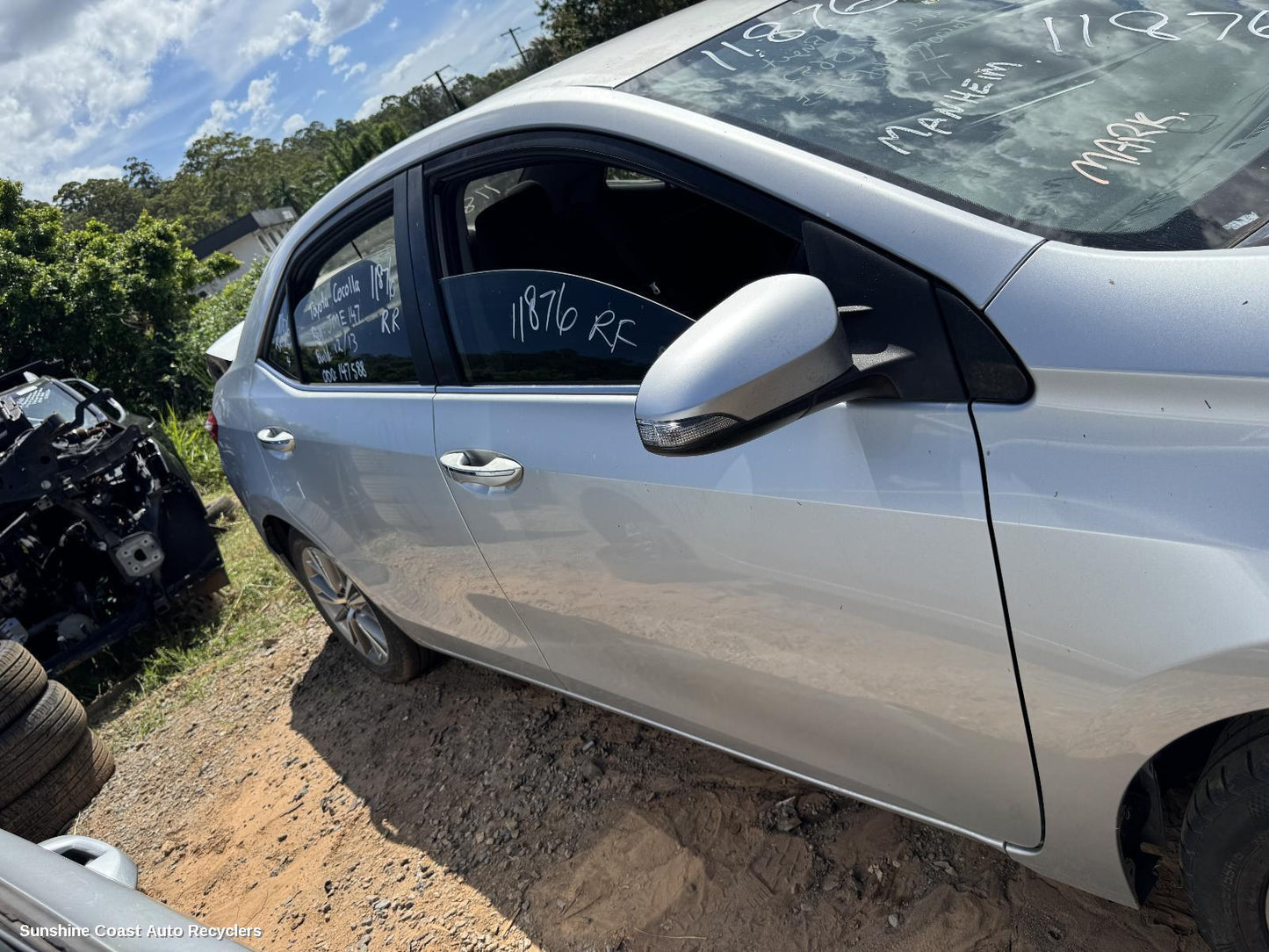 2013 Toyota Corolla Right Front Door Window