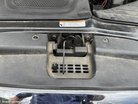 2011 Hyundai Santa Fe Bonnet Lock Support