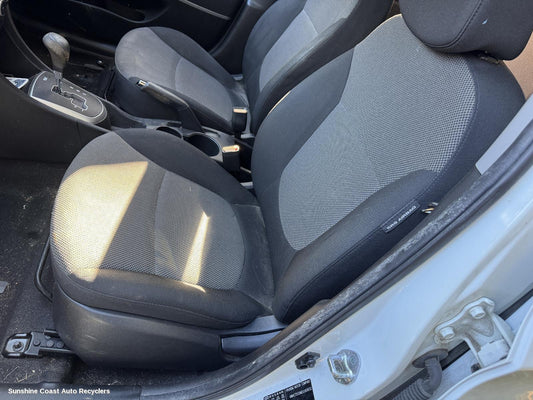 2014 Hyundai Accent Front Seat