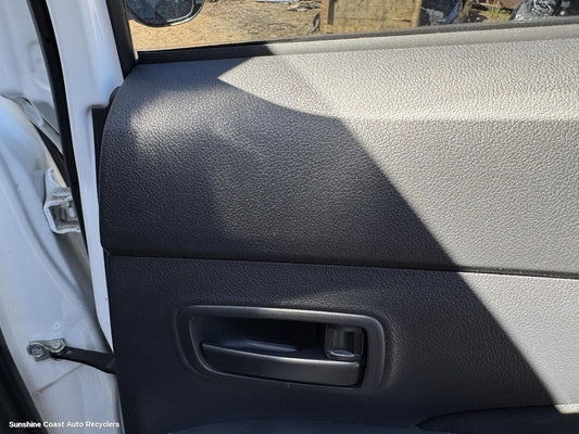 2014 Mitsubishi Outlander Door Handle