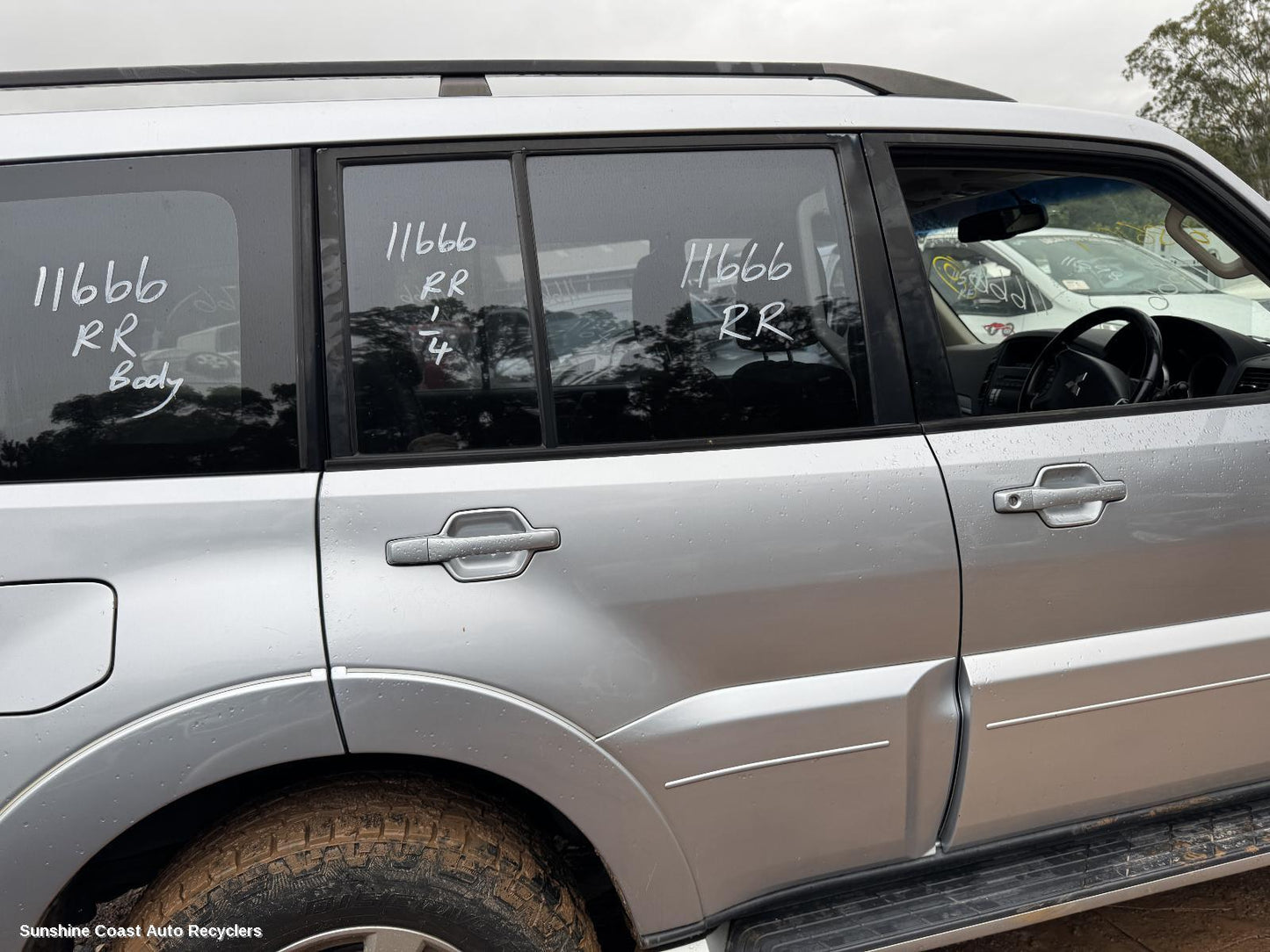 2014 Mitsubishi Pajero Right Rear 1 4 Door Glass