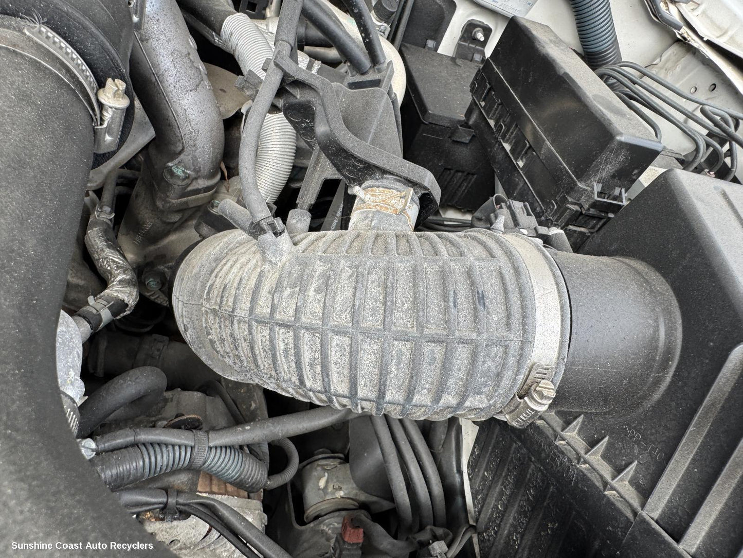 2010 Nissan Navara Air Cleaner Duct Hos