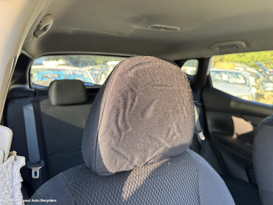 2015 Nissan Qashqai Headrest