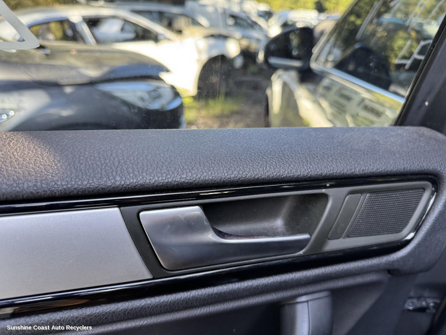 2012 Volkswagen Touareg Door Handle