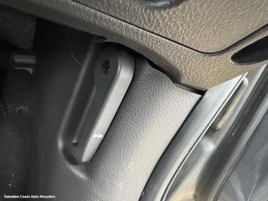 2011 Hyundai Santa Fe Bonnet Release