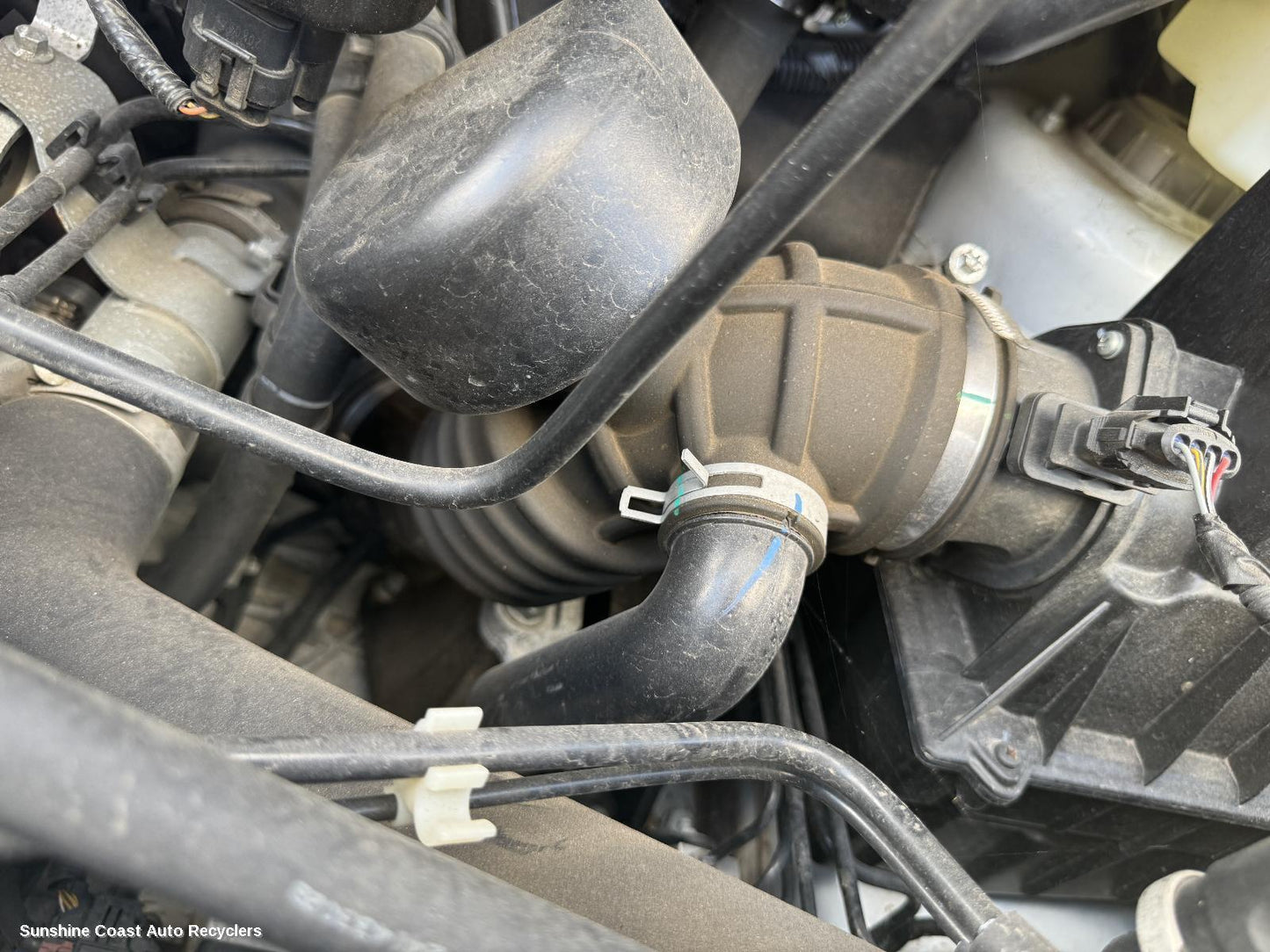 2021 Ldv V80 Air Cleaner Duct Hos