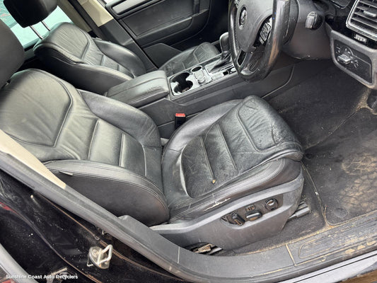 2016 Volkswagen Touareg Front Seat