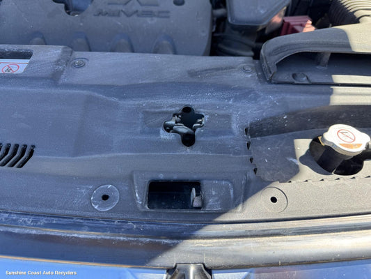 2014 Mitsubishi Outlander Bonnet Lock Support