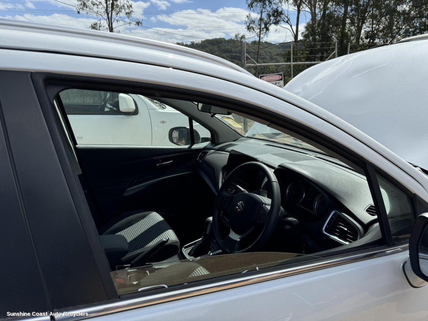 2023 Suzuki S-cross Right Front Door Window