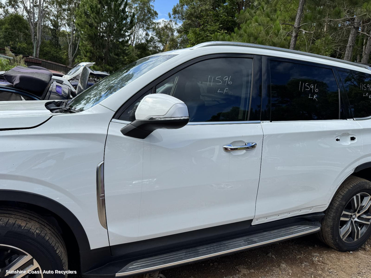 2023 Ldv D90 Left Front Door