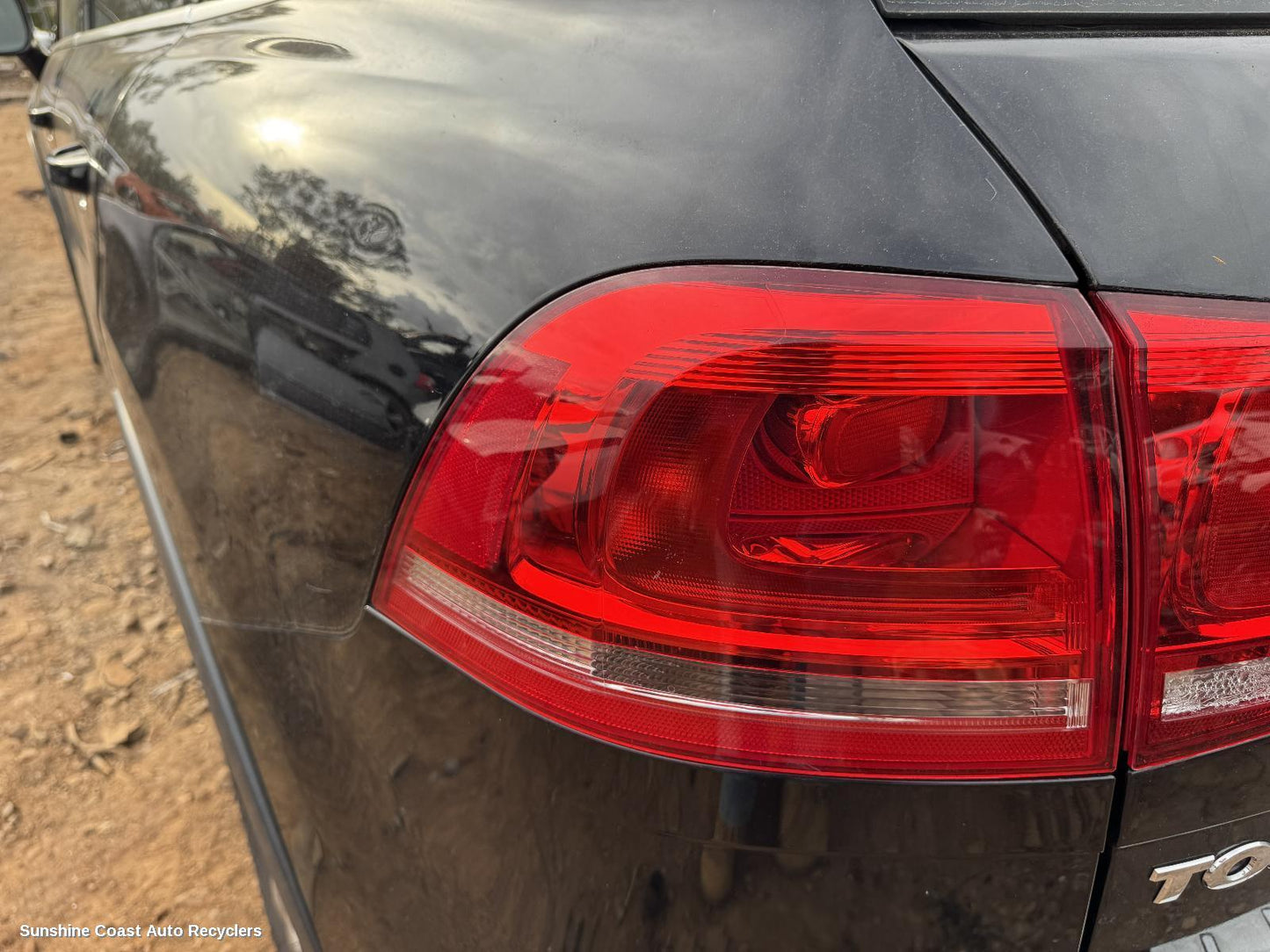 2016 Volkswagen Touareg Left Taillight