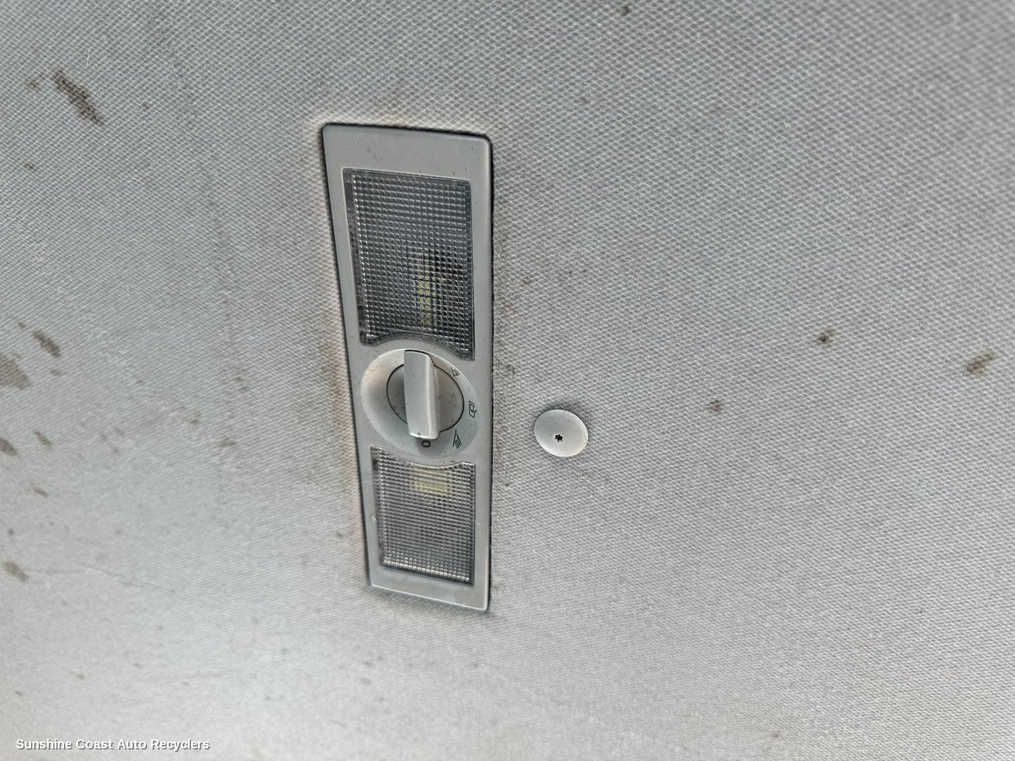 2013 Volkswagen Amarok Courtesy Light