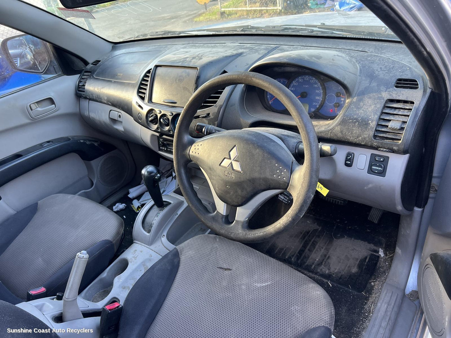 2008 Mitsubishi Triton Owners Handbook