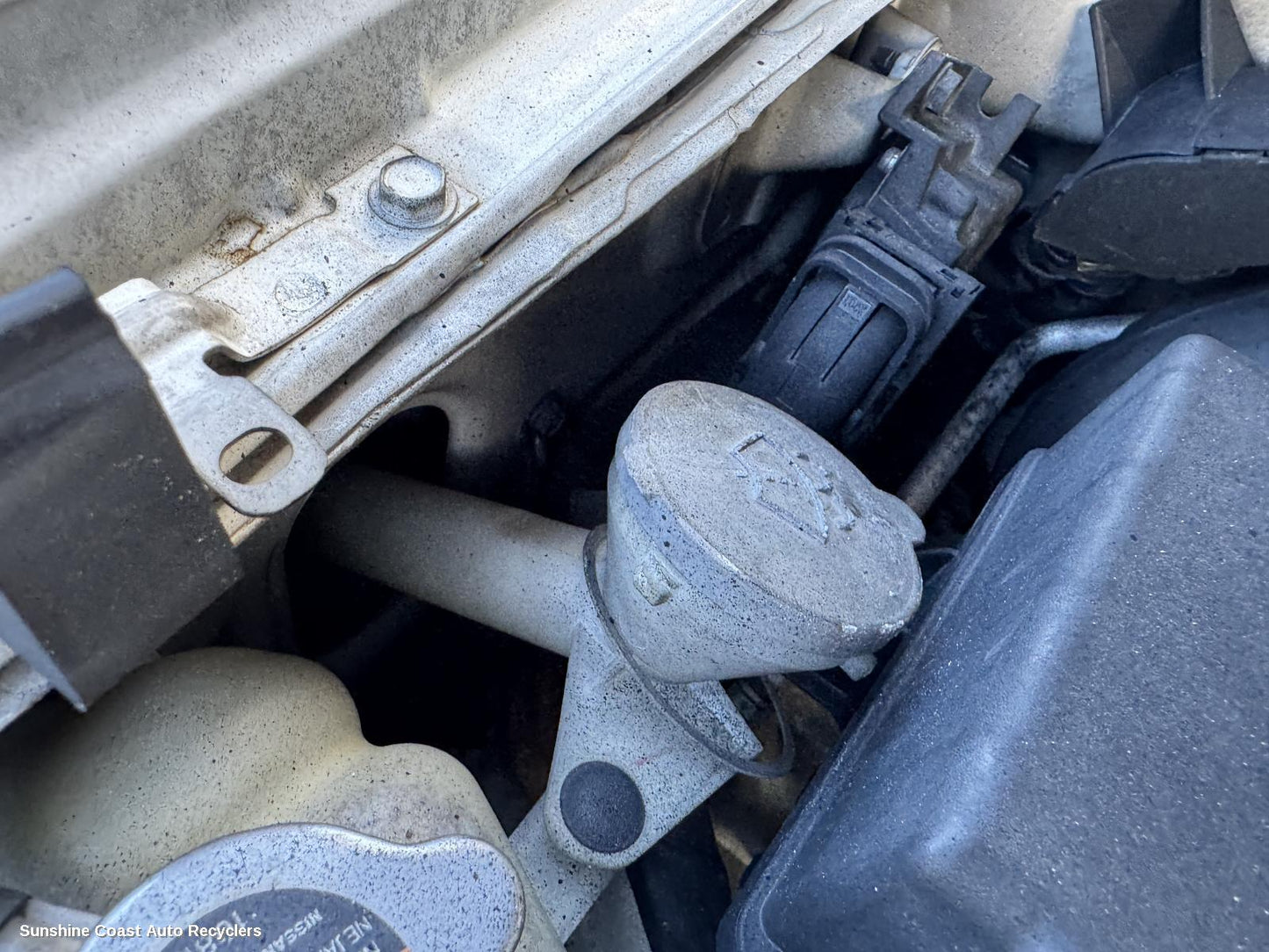 2010 Nissan Navara Washer Bottle