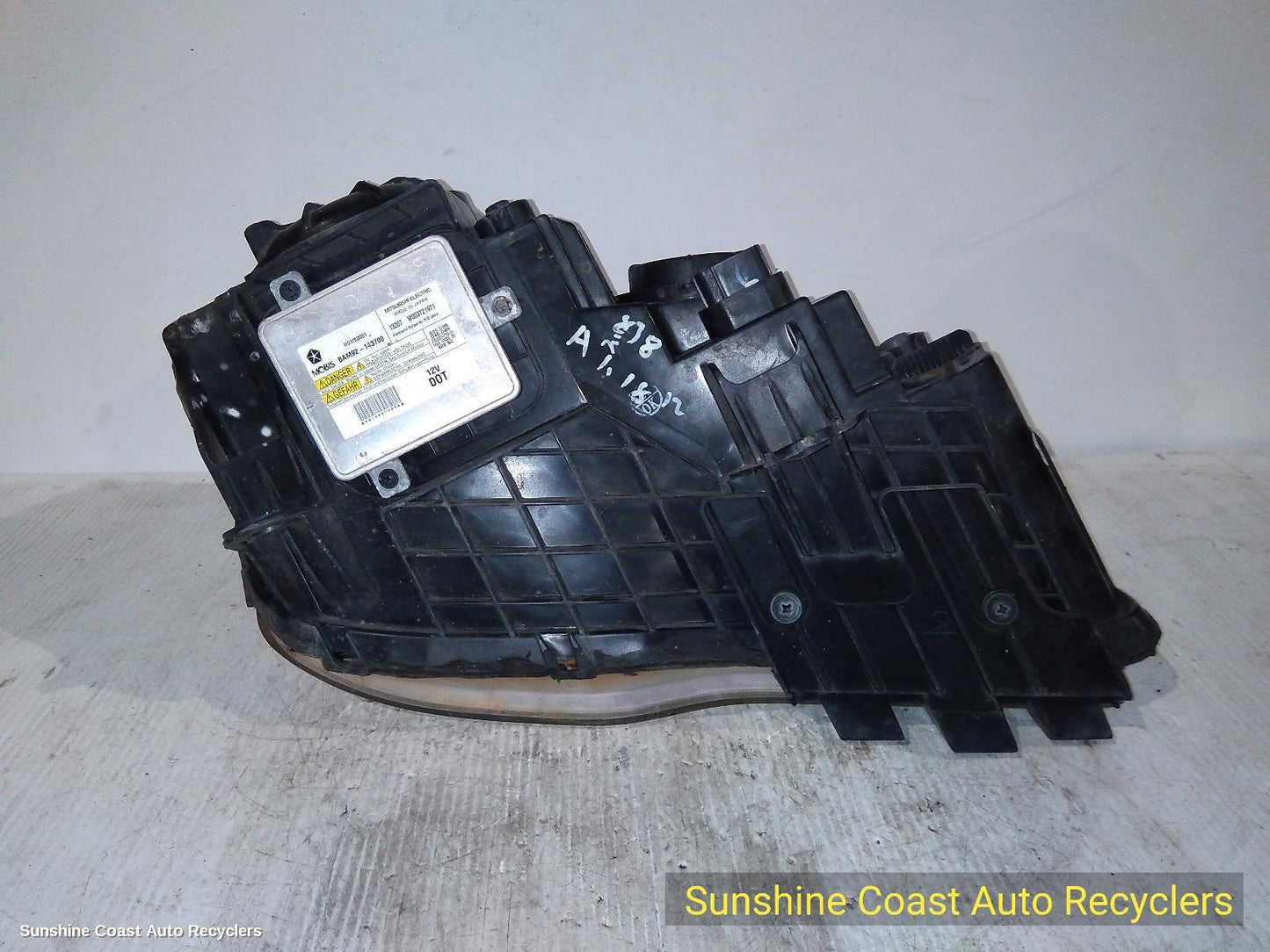 2014 Chrysler 300c Left Headlamp