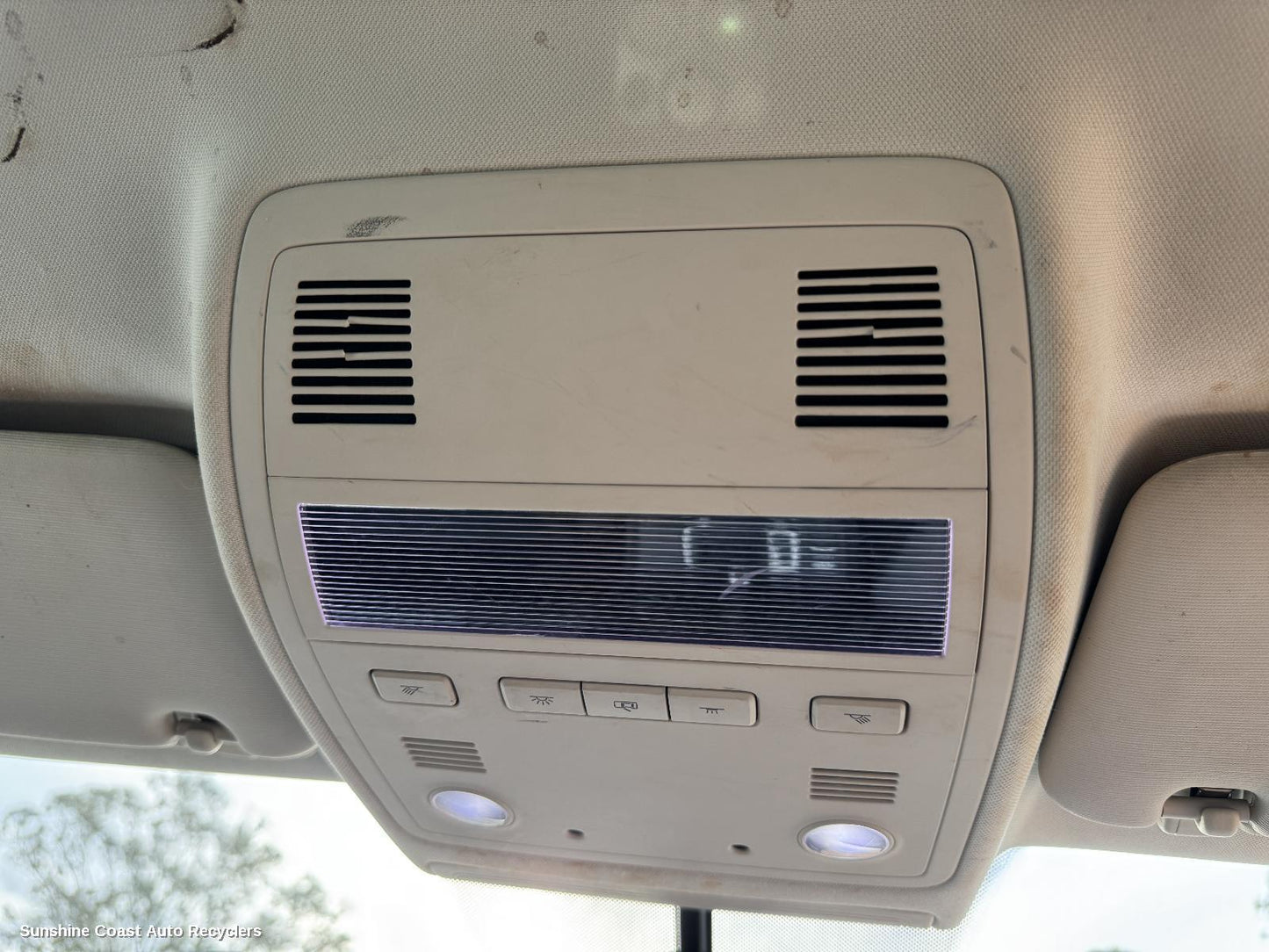 2016 Volkswagen Touareg Courtesy Light