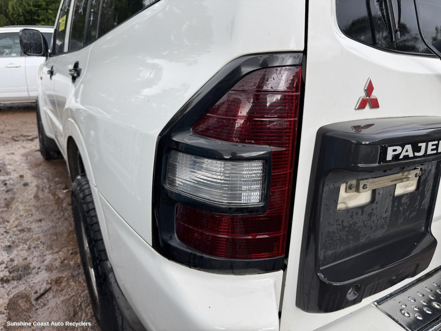 2002 Mitsubishi Pajero Left Taillight
