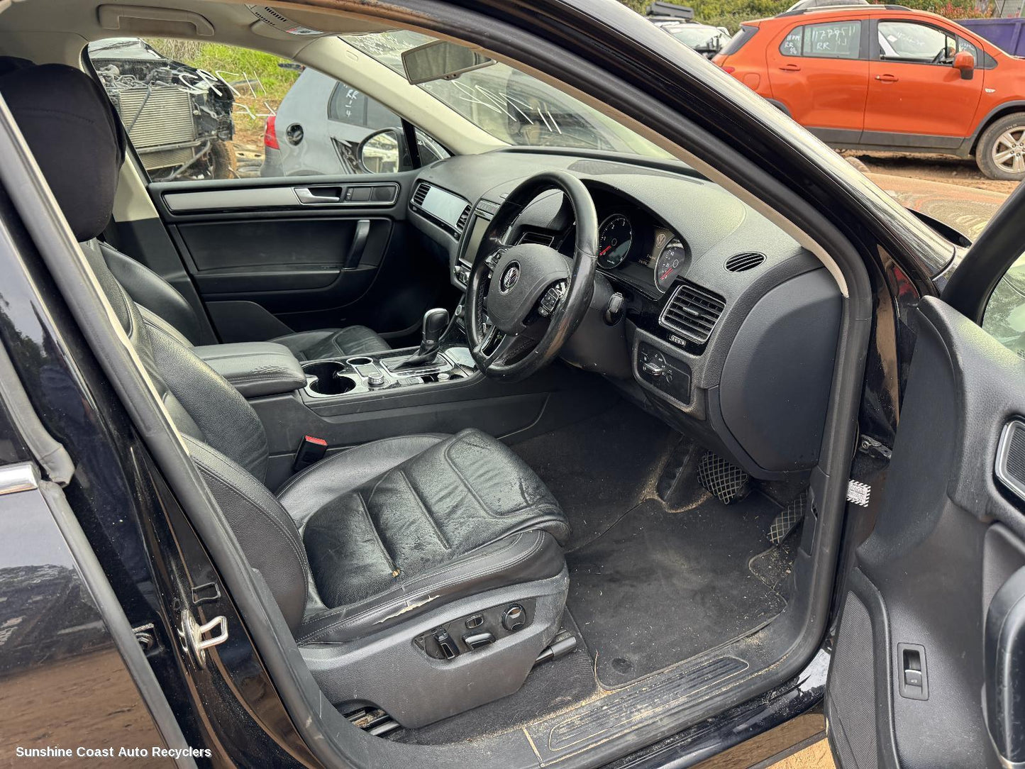 2016 Volkswagen Touareg Front Seat